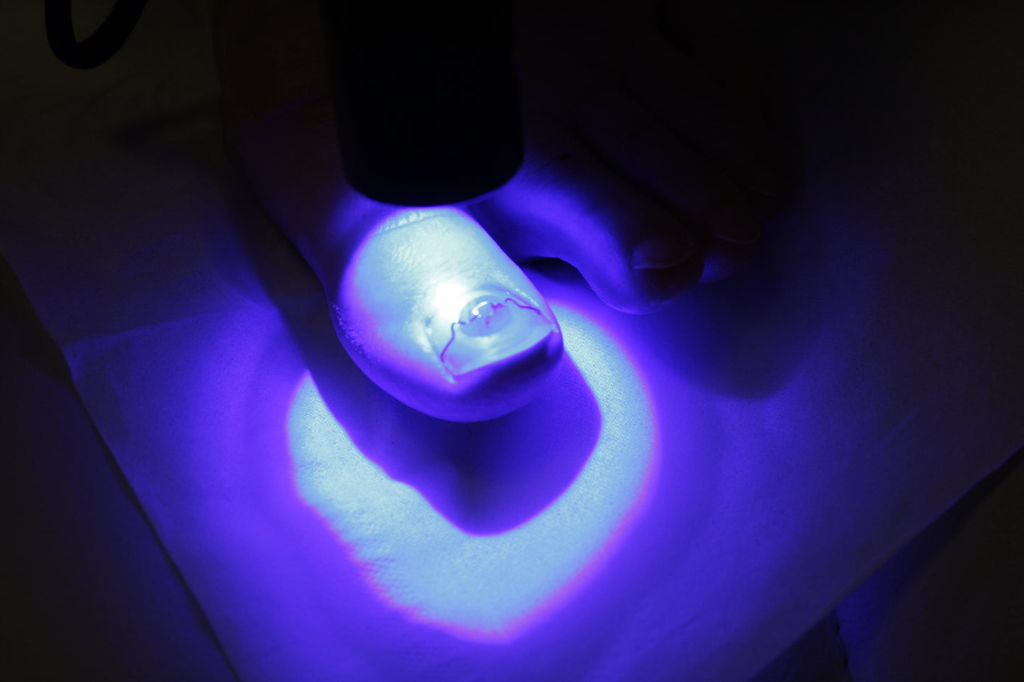 LED-Lampe Blue Light & 2× Blue Light-Gel-Dosierspritze (3ml)